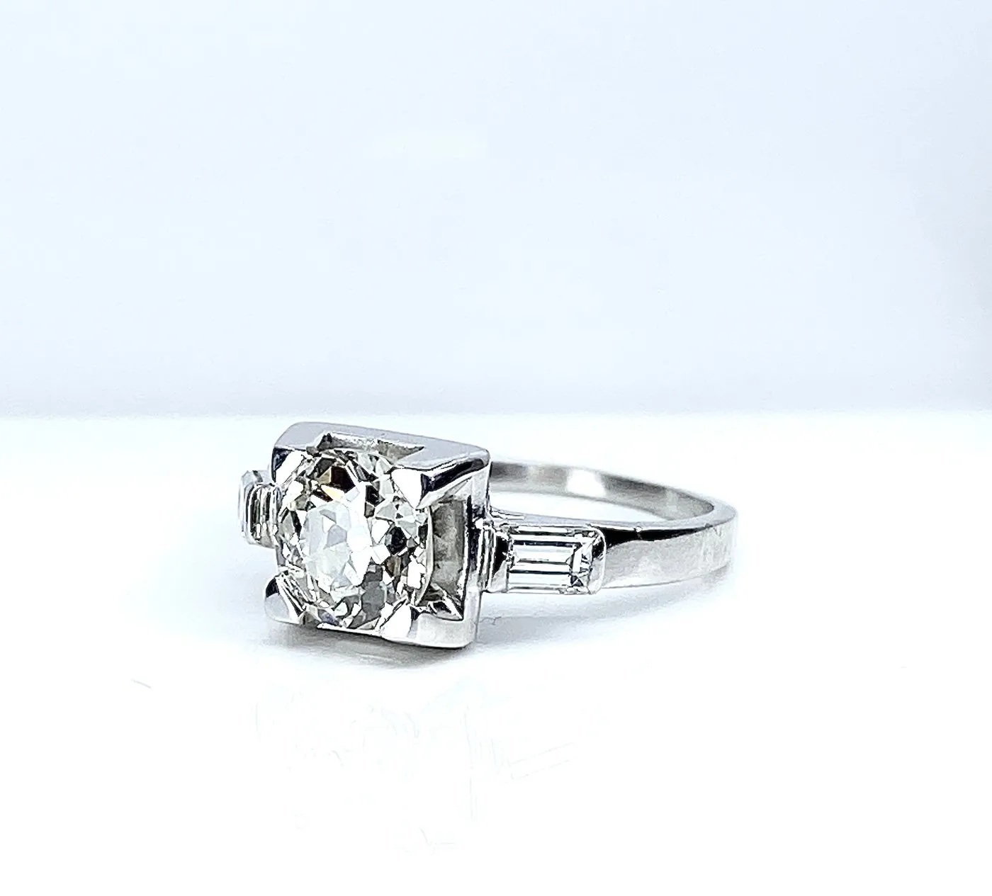 Bague ancienne en or blanc et platine avec diamants sold by 58 Facettes product image thumbnail 4
