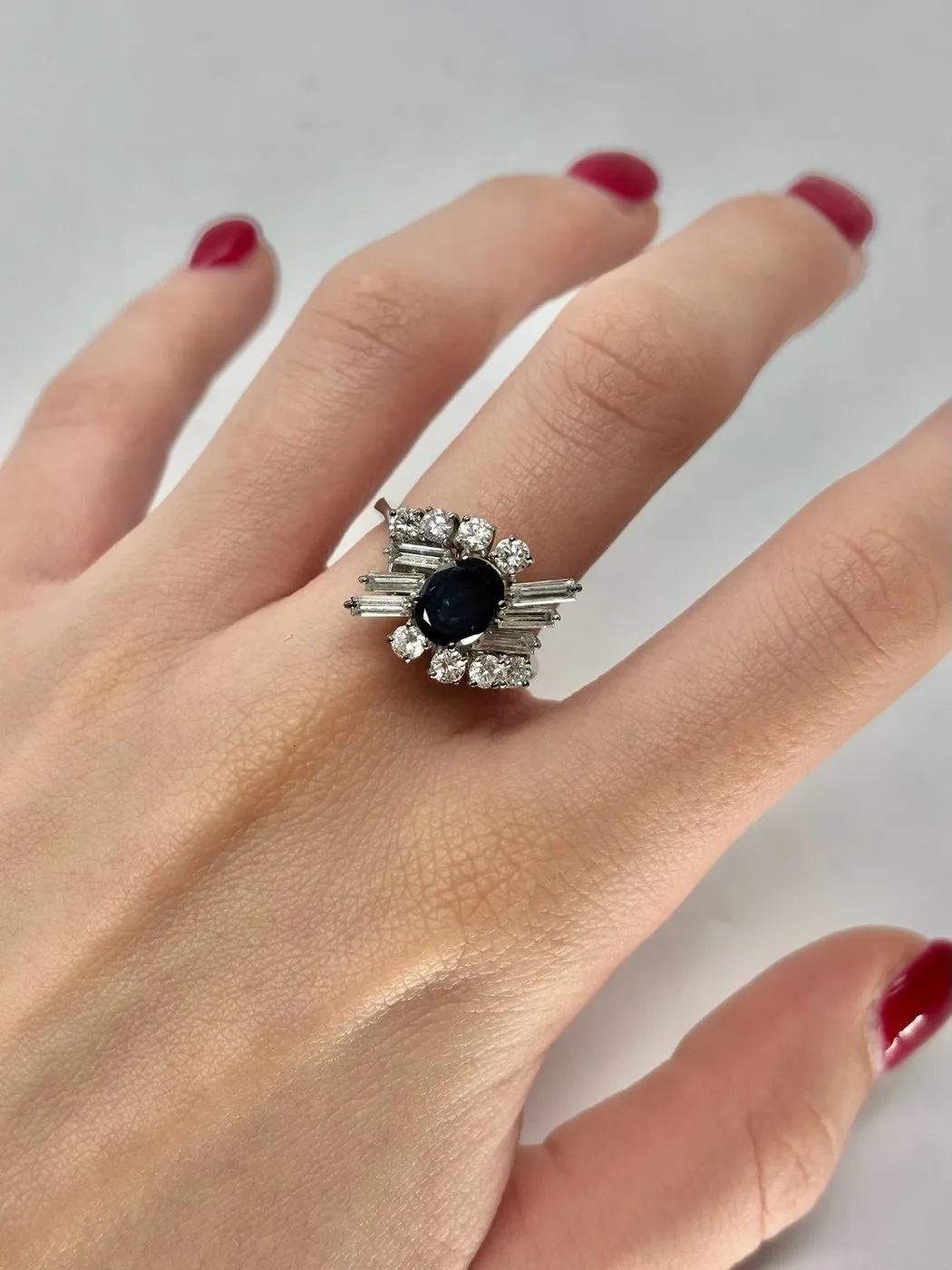Bague en or blanc 18K avec saphir 1,5 ct et diamants 1 ct sold by 58 Facettes product image thumbnail 2