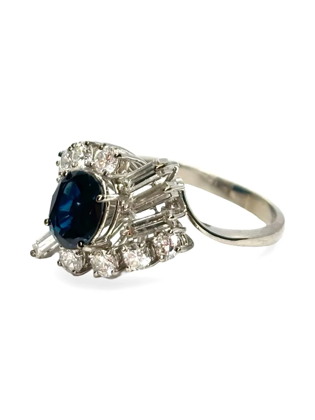 Bague en or blanc 18K avec saphir 1,5 ct et diamants 1 ct sold by 58 Facettes product image thumbnail 3