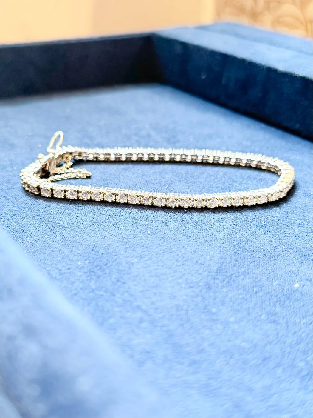 Bracelet ligne tennis en or blanc et diamants sold by 58 Facettes product image thumbnail 3