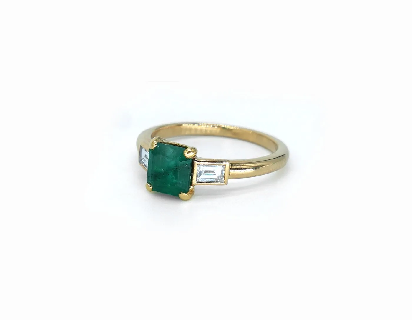 Solitaire - Bague en or jaune 18 carats, émeraude et diamants baguette sold by 58 Facettes product image thumbnail 5