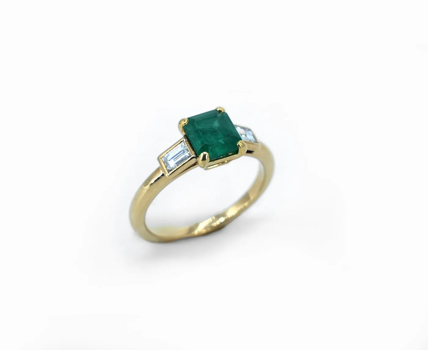 Solitaire - Bague en or jaune 18 carats, émeraude et diamants baguette sold by 58 Facettes product image thumbnail 3