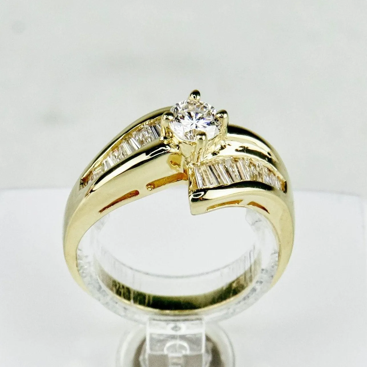 Bague halo - Solitaire en or jaune 18 carats et diamants sold by 58 Facettes product image thumbnail 5