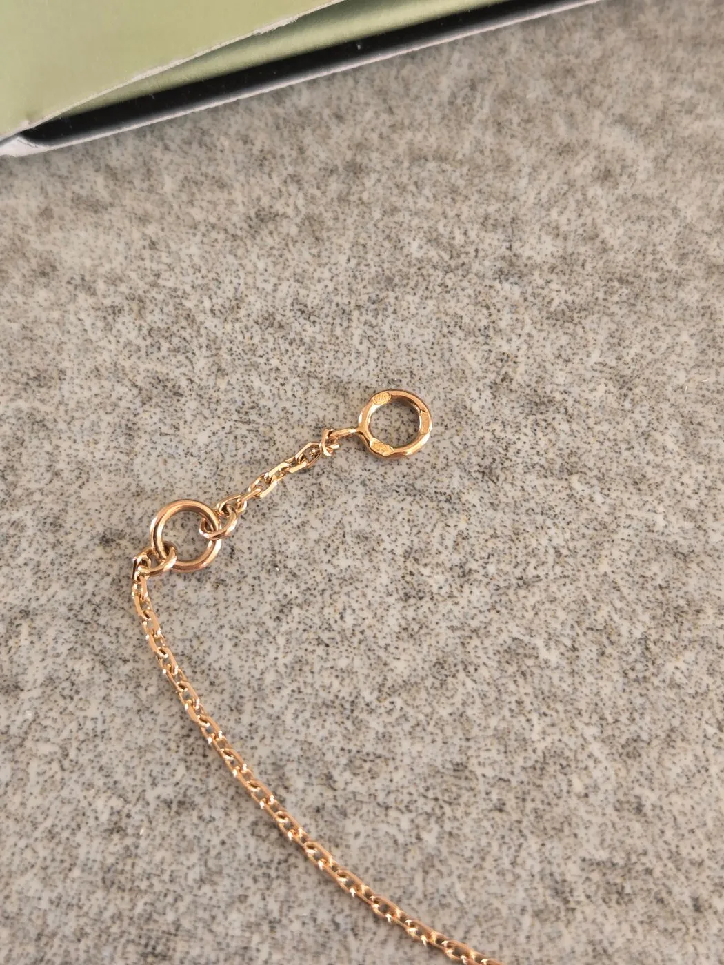 Van Cleef & Arpels Sweet Alhambra - Bracelet en or rose et cornaline sold by 58 Facettes product image thumbnail 5