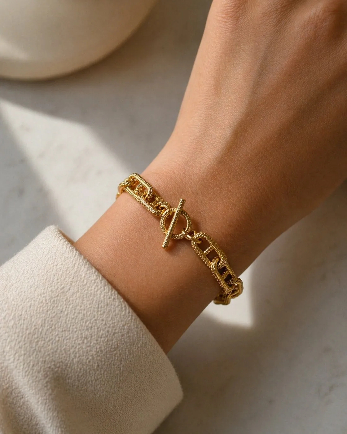 Bracelet chaîne en or jaune 18 carats avec fermoir toggle sold by 58 Facettes product image thumbnail 3