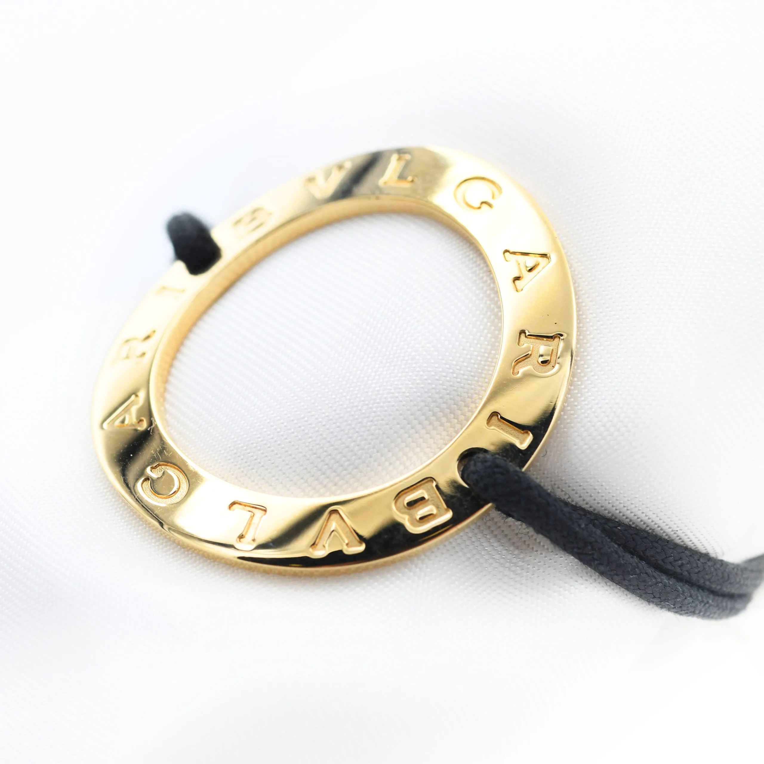 Bracelet Bulgari en or jaune avec cordon noir sold by 58 Facettes product image thumbnail 4