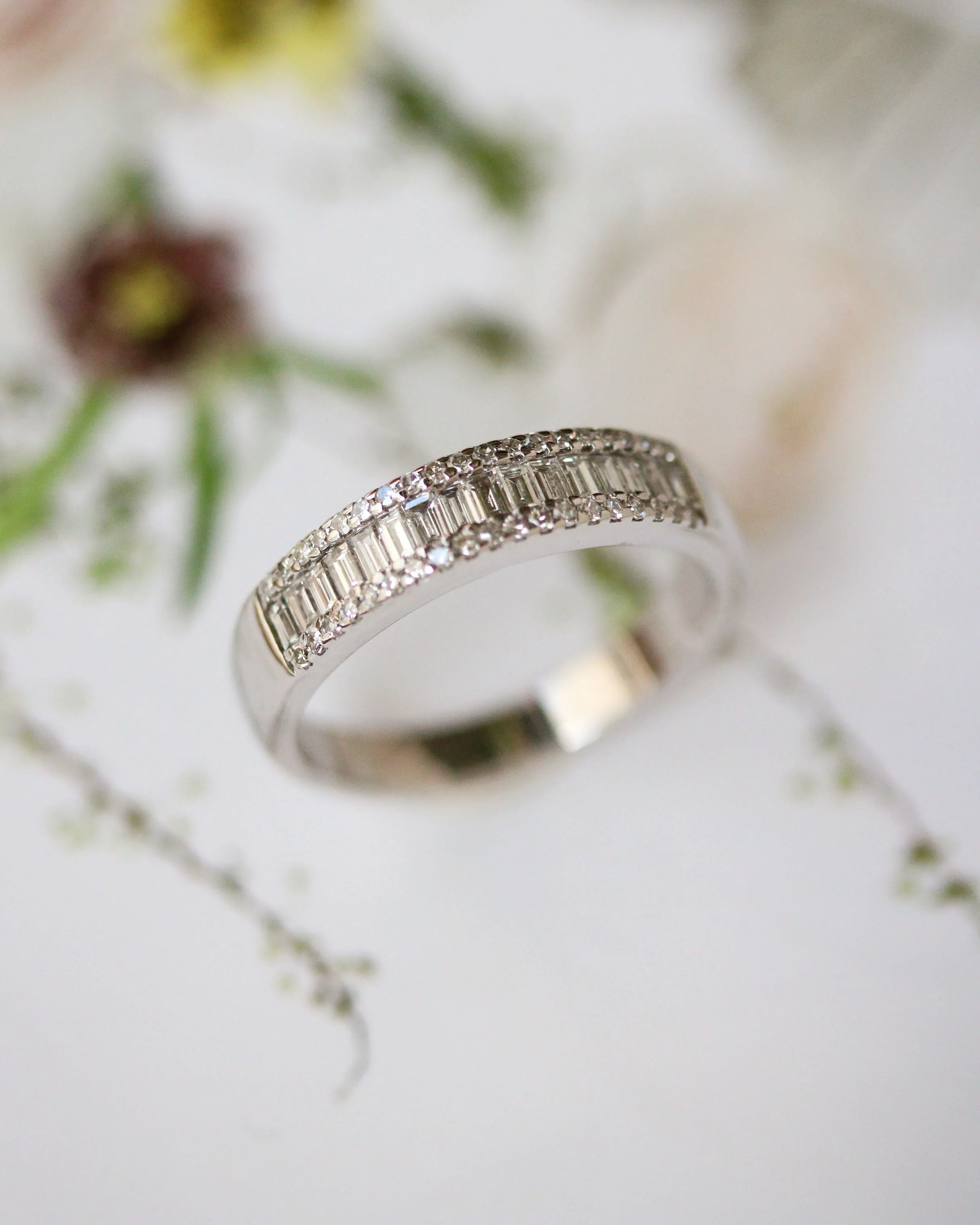 Alliance en or blanc 750 et diamants baguette sold by 58 Facettes product image thumbnail 4