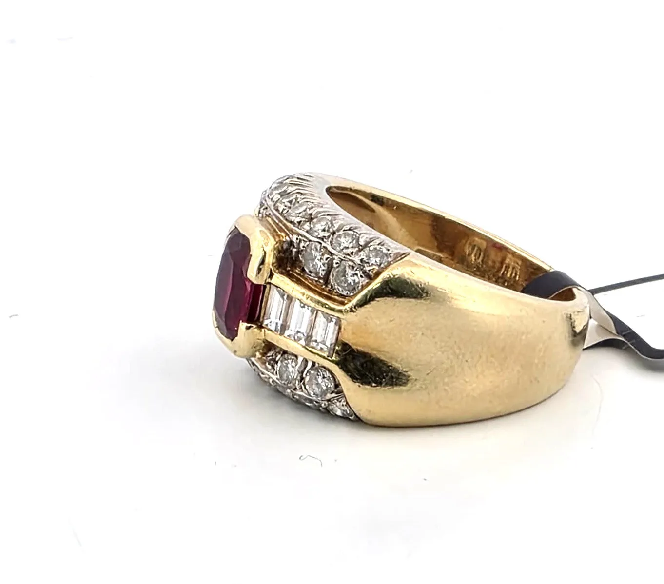Bague en or jaune avec diamants et rubis central sold by 58 Facettes product image thumbnail 2