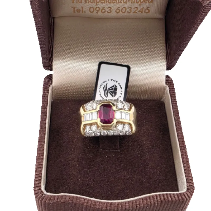 Bague en or jaune avec diamants et rubis central made by 58 Facettes