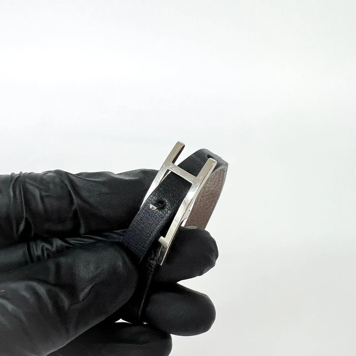 Hermès Behapi - Bracelet réversible en cuir noir sold by 58 Facettes product image thumbnail 3