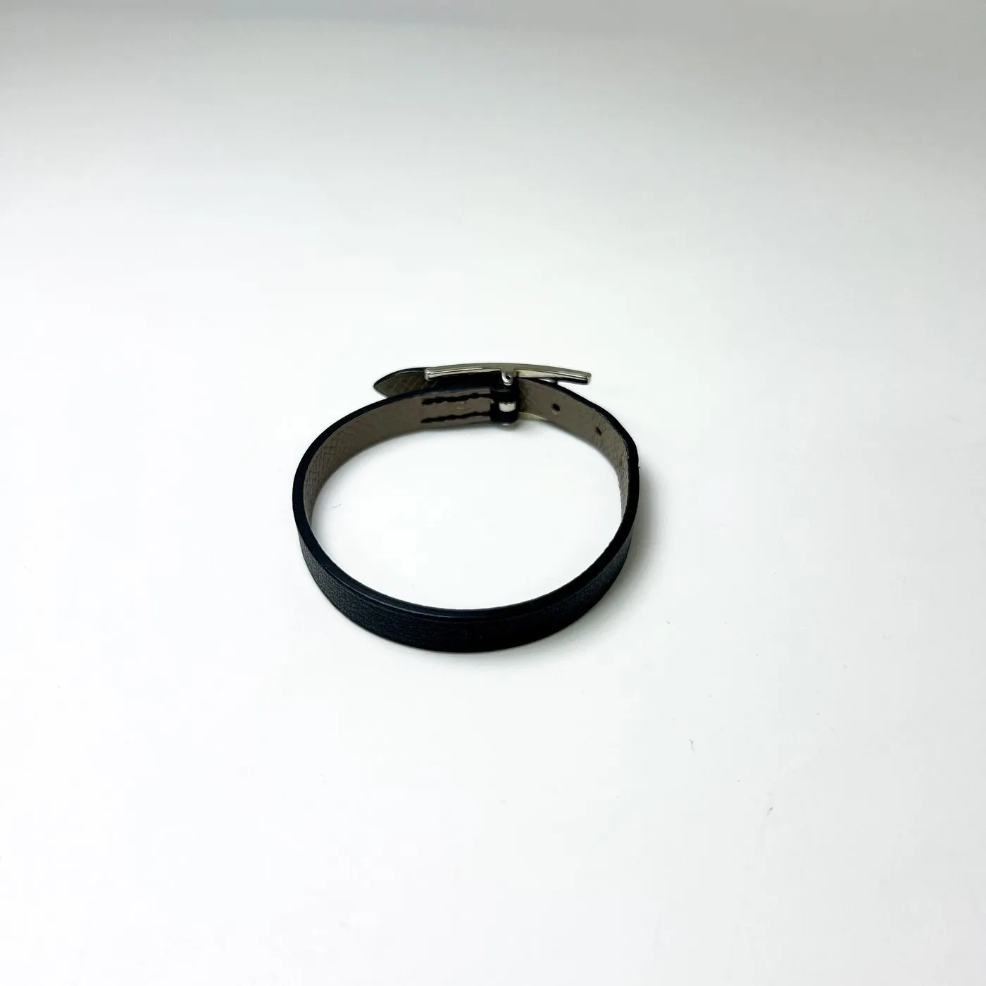 Hermès Behapi - Bracelet réversible en cuir noir sold by 58 Facettes product image thumbnail 2