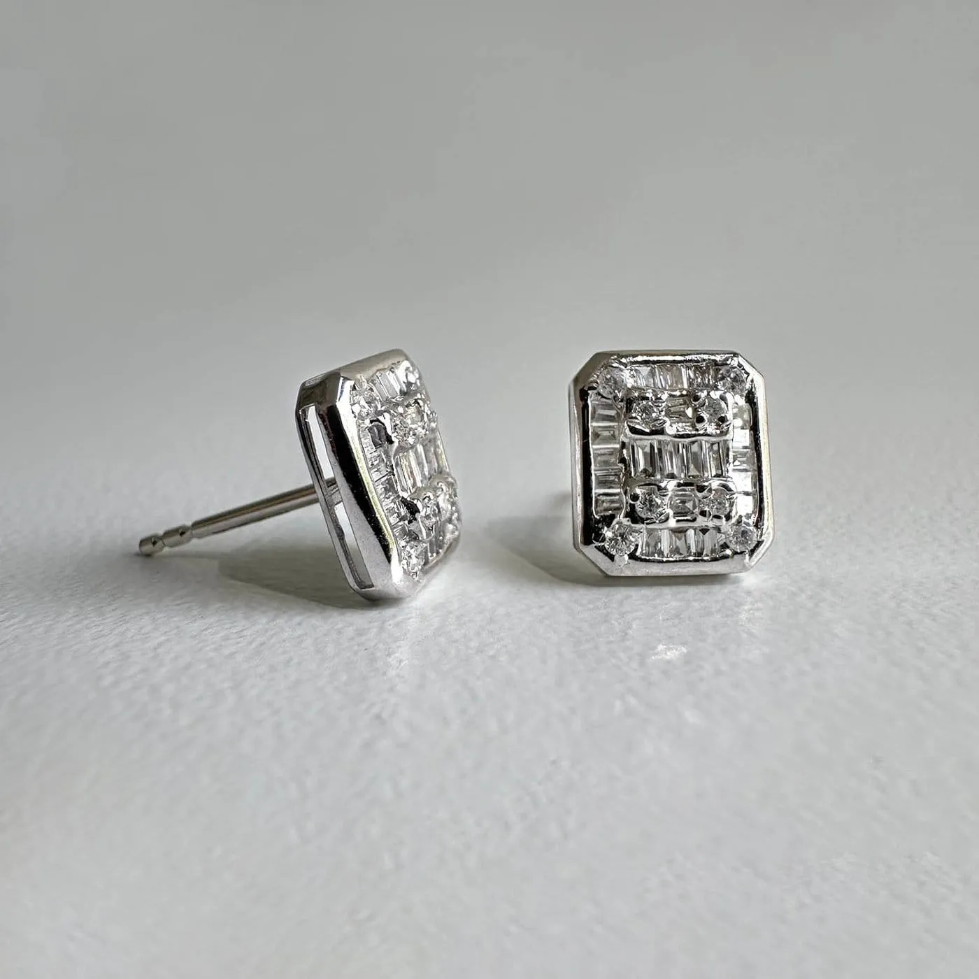 AITCHES - Boucles d’oreilles en or blanc 18K et diamants sold by 58 Facettes product image thumbnail 4