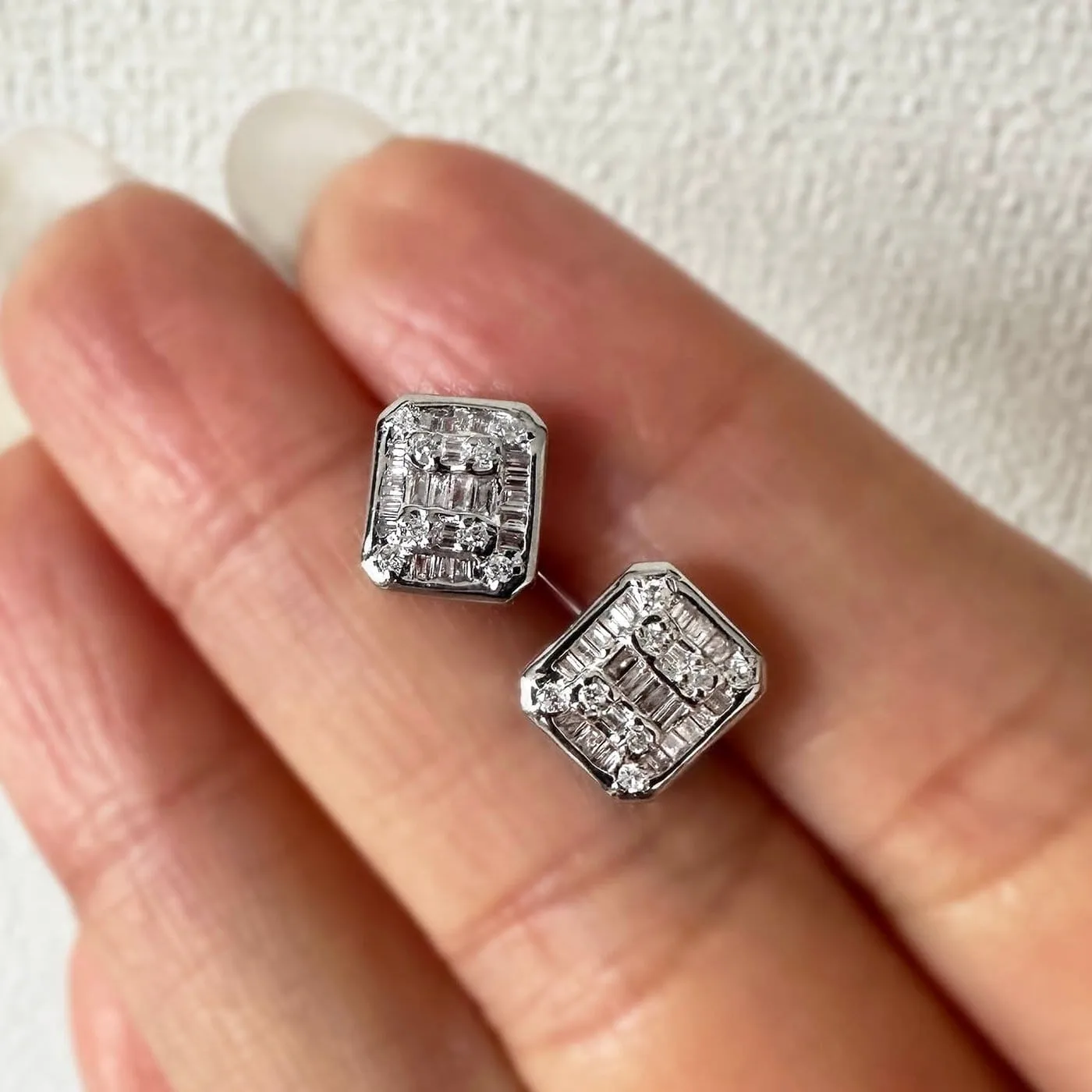 AITCHES - Boucles d’oreilles en or blanc 18K et diamants sold by 58 Facettes product image thumbnail 5