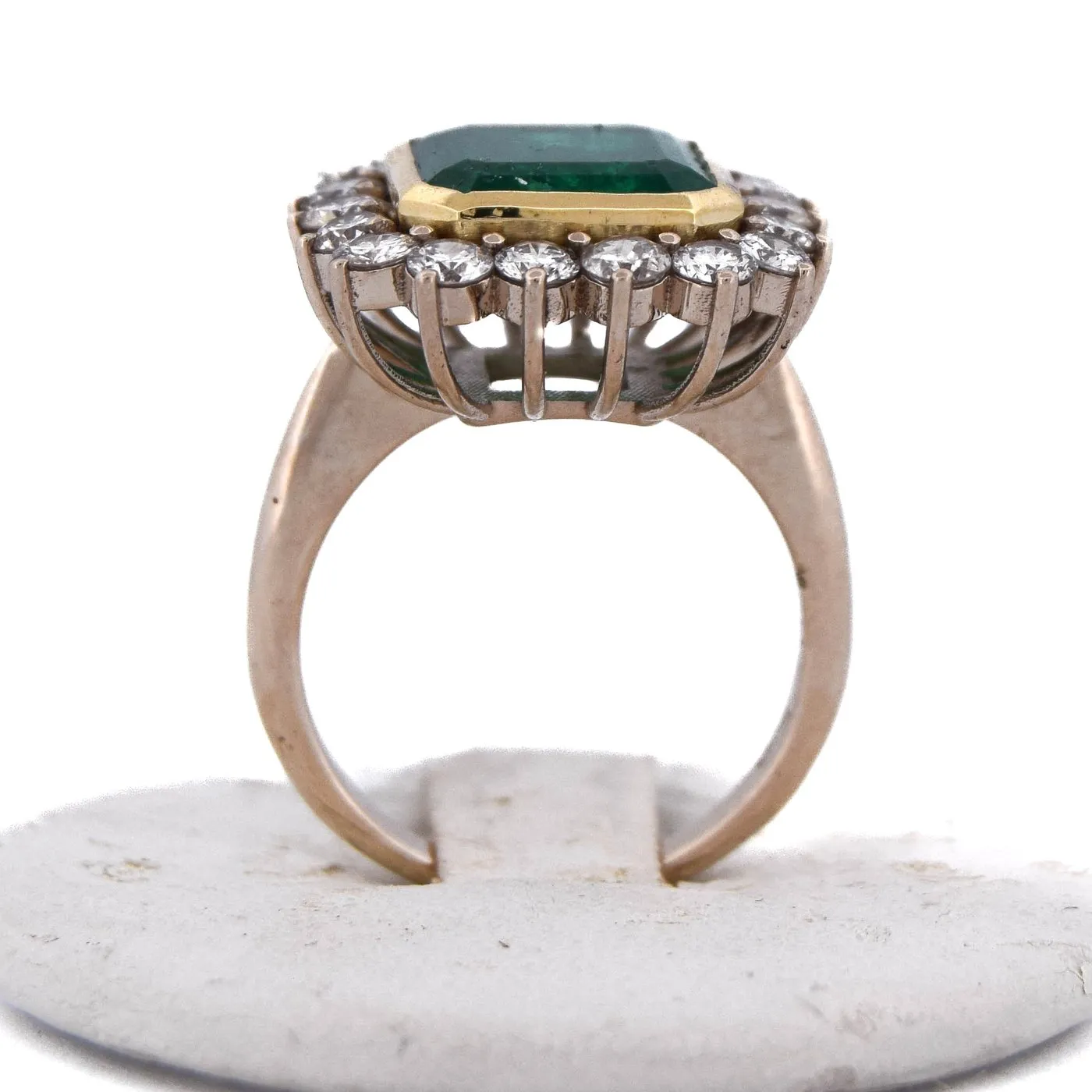 Bague vintage en or jaune 18 kt avec émeraude et diamants sold by 58 Facettes product image thumbnail 3