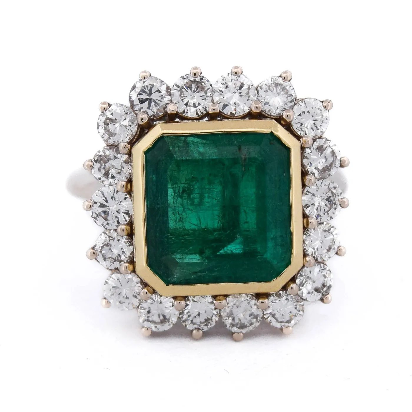 Bague vintage en or jaune 18 kt avec émeraude et diamants sold by 58 Facettes