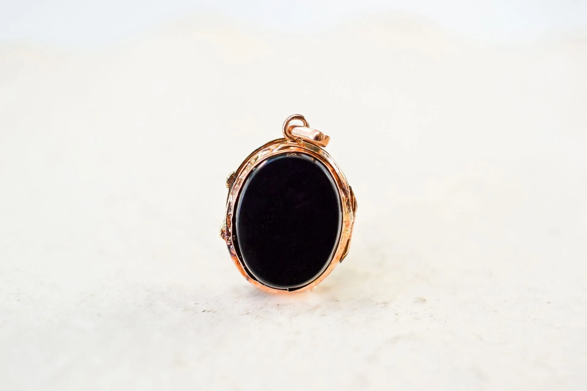 Médaillon - Pendentif ouvrant en or jaune 18 carats et onyx sold by 58 Facettes product image thumbnail 5