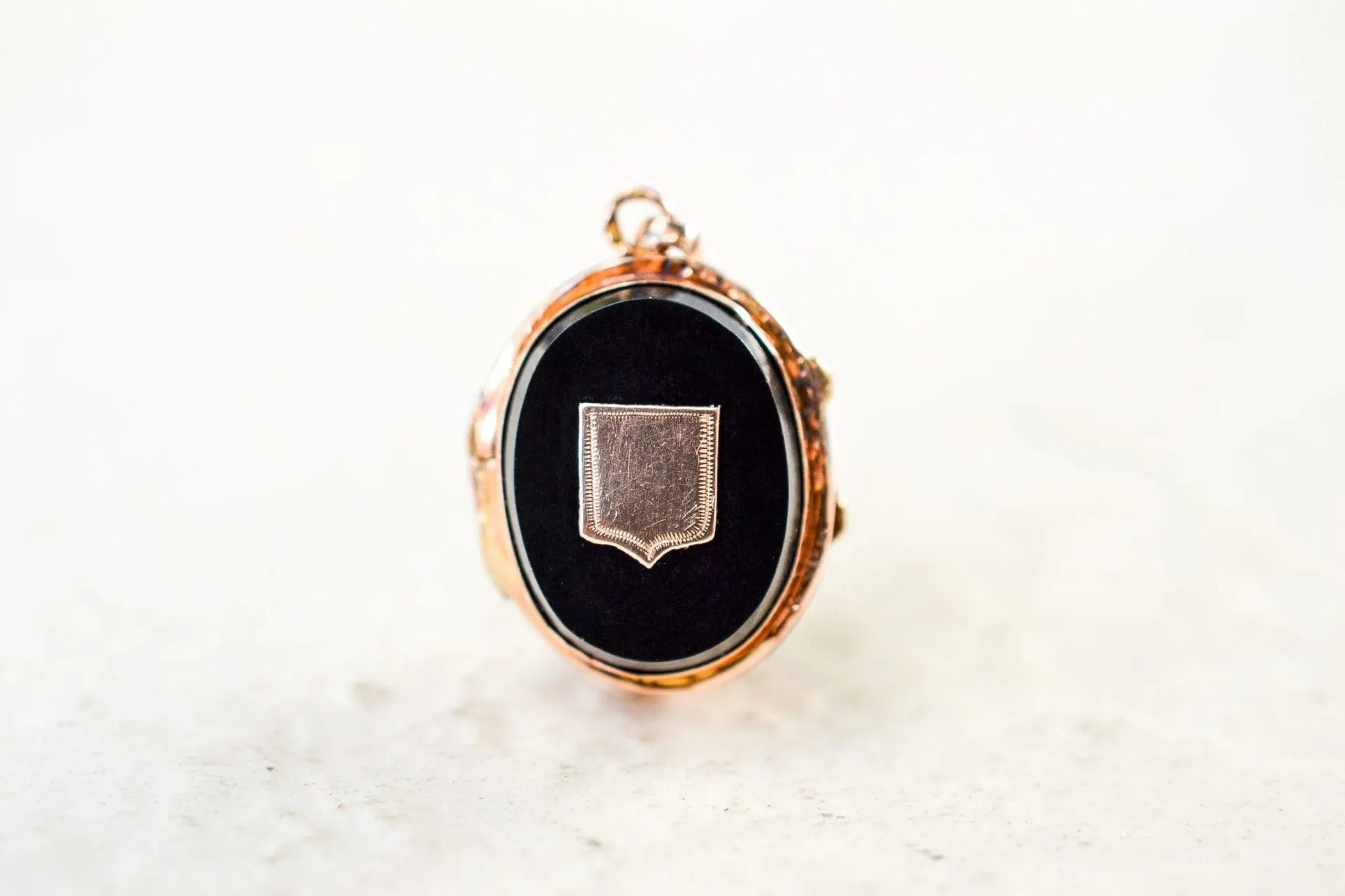 Médaillon - Pendentif ouvrant en or jaune 18 carats et onyx sold by 58 Facettes product image thumbnail 2
