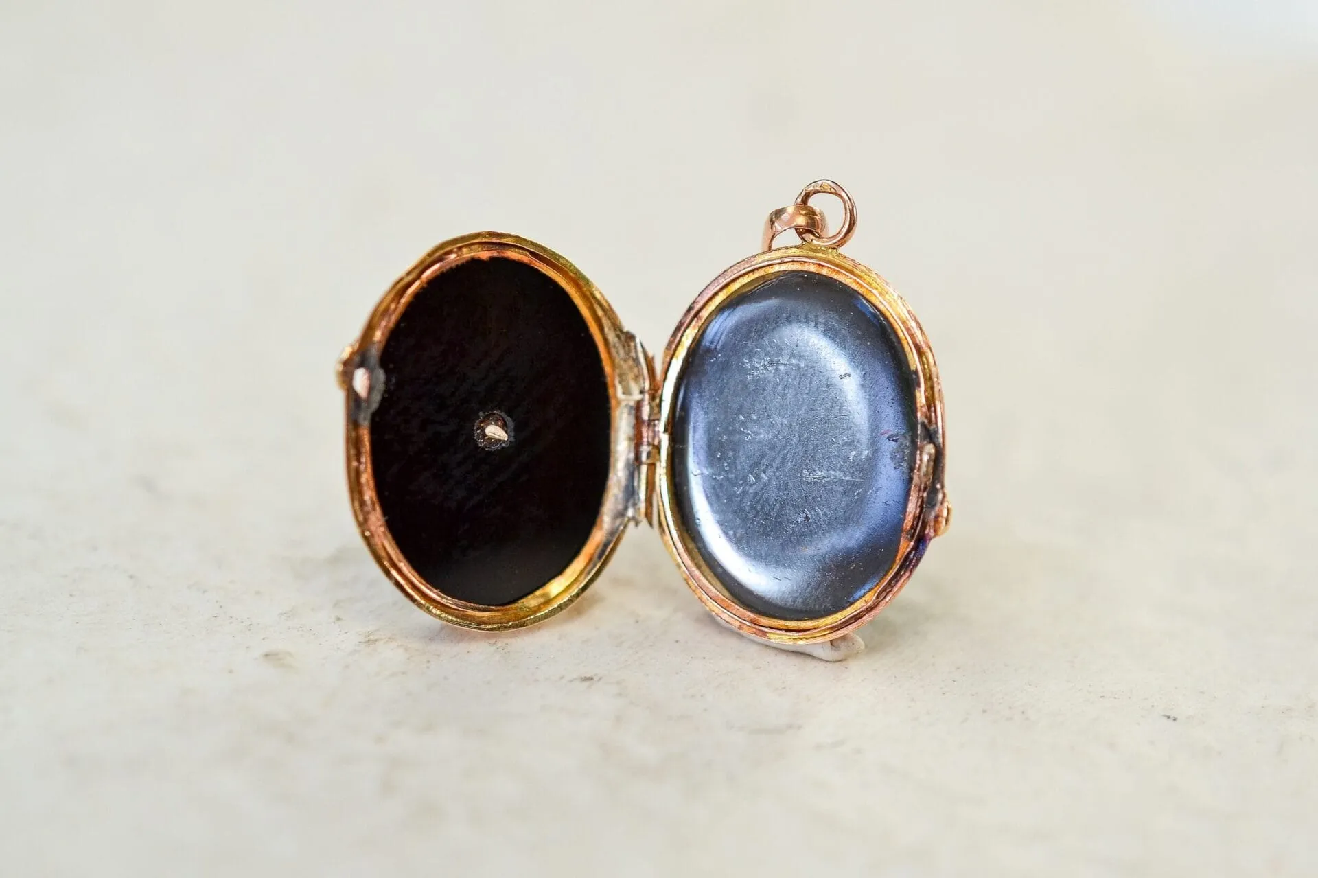 Médaillon - Pendentif ouvrant en or jaune 18 carats et onyx sold by 58 Facettes product image thumbnail 3