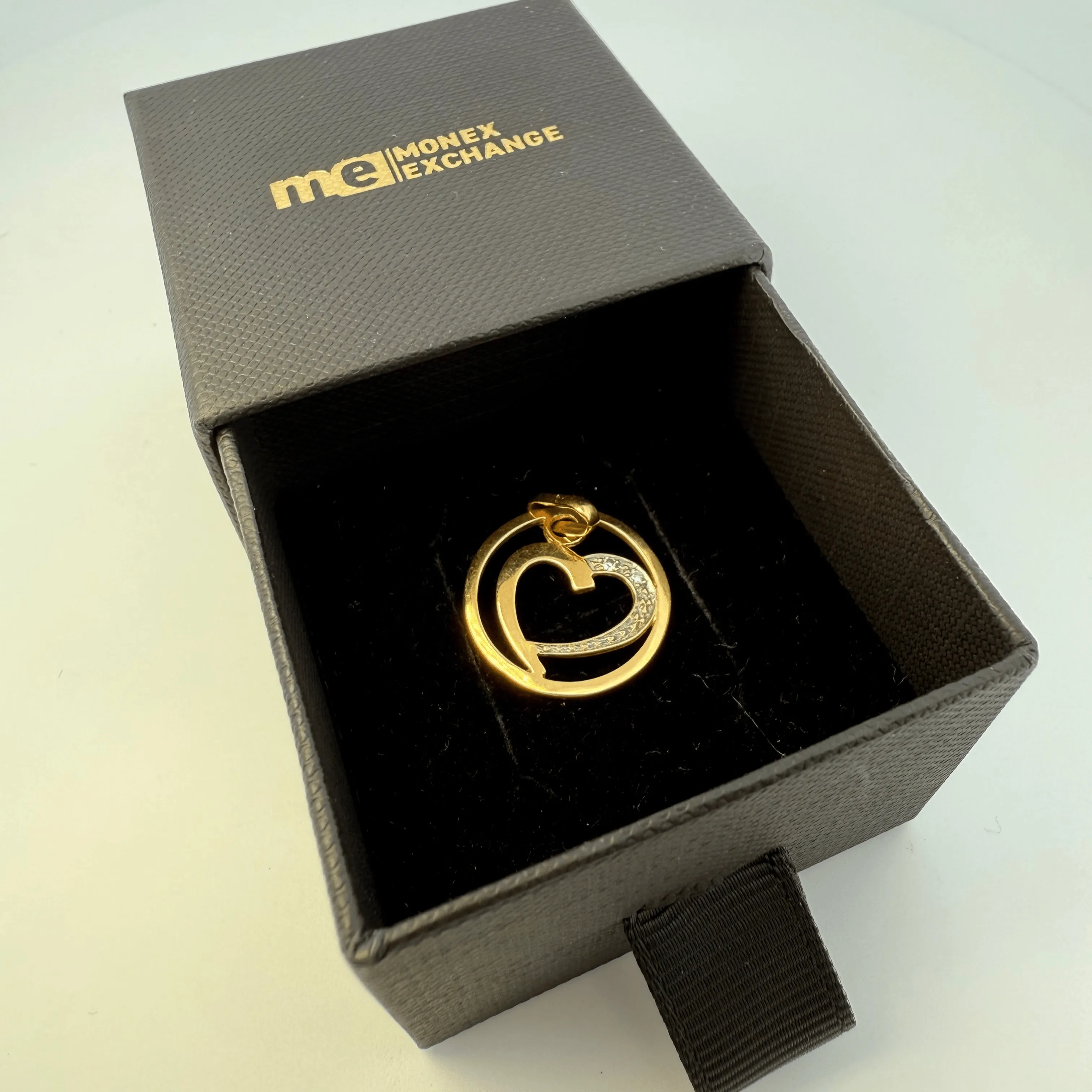 Pendentif cœur en or jaune 18 carats et pierres claires sold by 58 Facettes product image thumbnail 4
