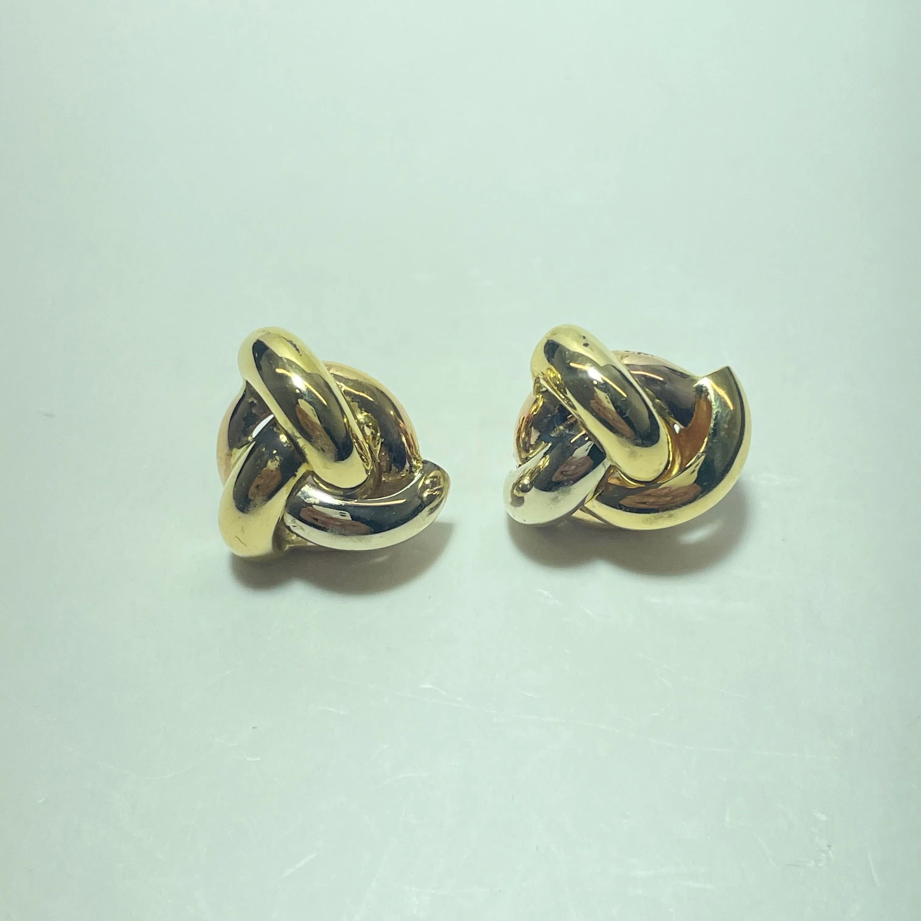 Boucles d'oreilles entrelacées en or jaune 18 carats sold by 58 Facettes product image thumbnail 4