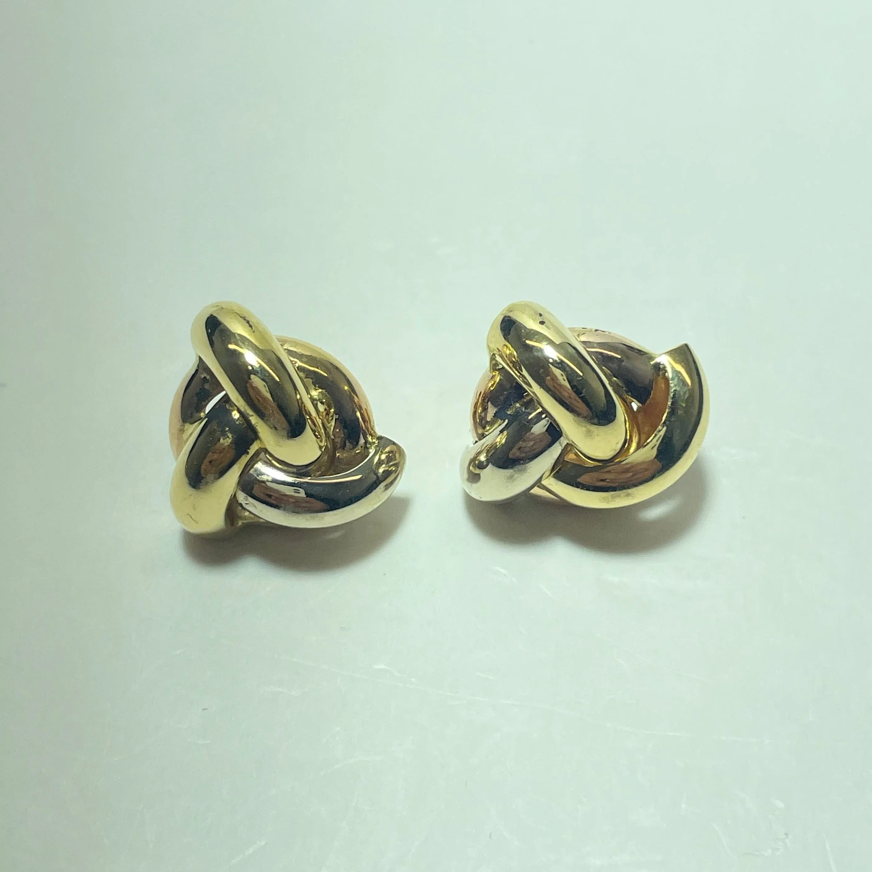 Boucles d'oreilles entrelacées en or jaune 18 carats sold by 58 Facettes product image thumbnail 3