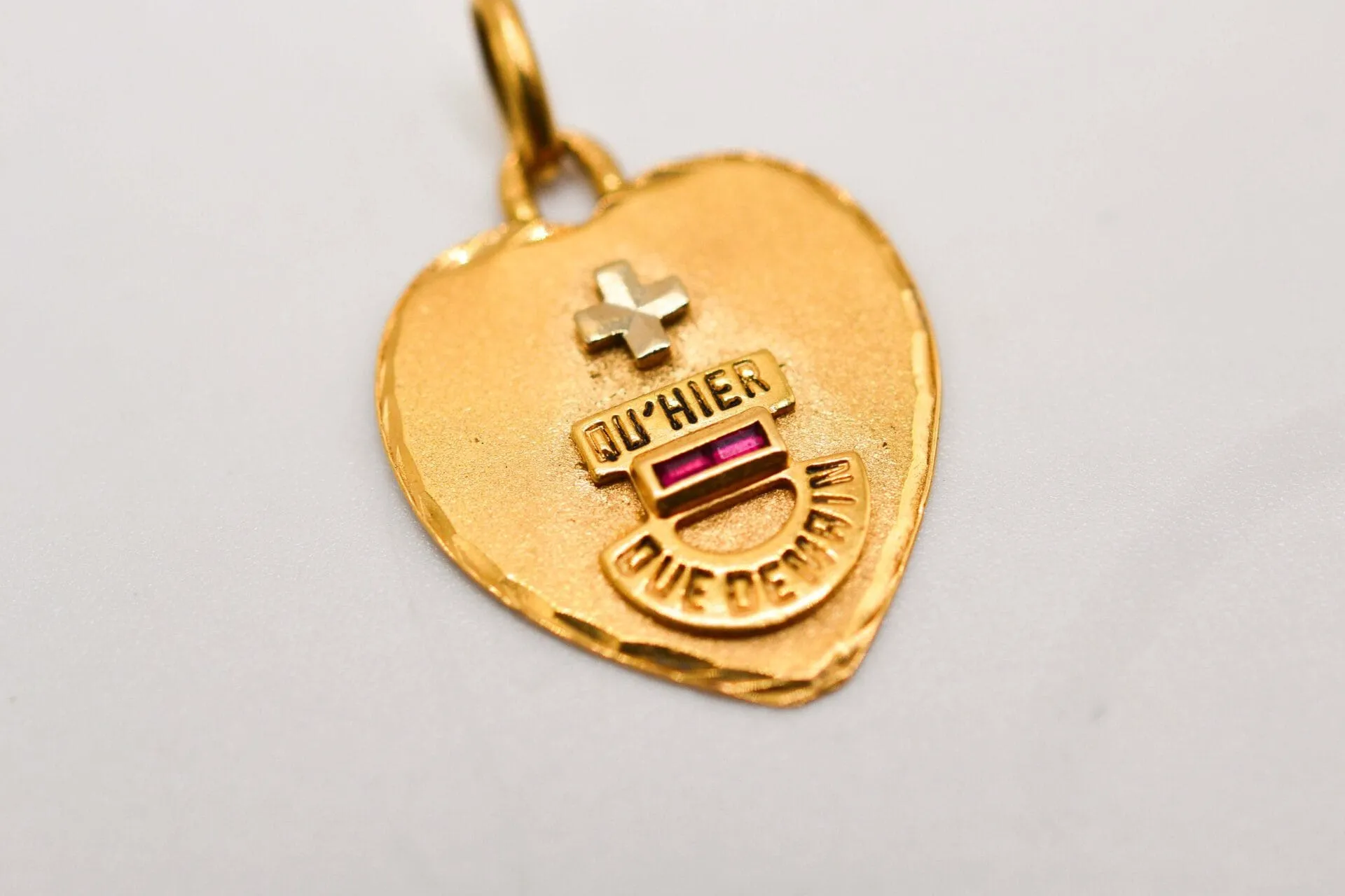 Augis - Médaille cœur en or jaune 18 carats et rubis sold by 58 Facettes product image thumbnail 3