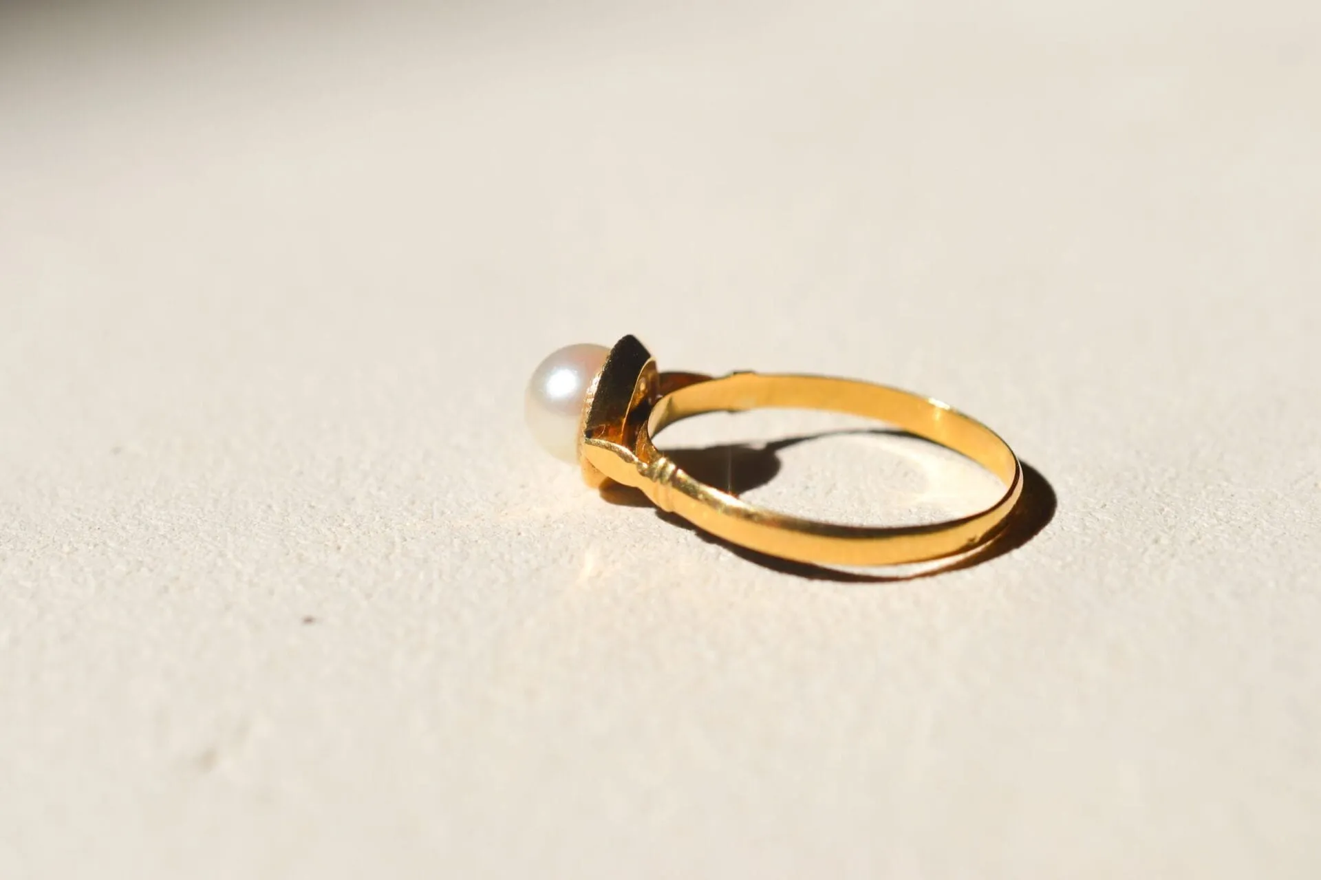 Bague solitaire en or jaune et perle de culture sold by 58 Facettes product image thumbnail 4