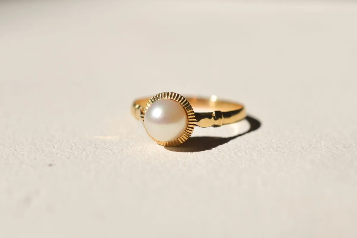 Bague solitaire en or jaune et perle de culture made by 58 Facettes
