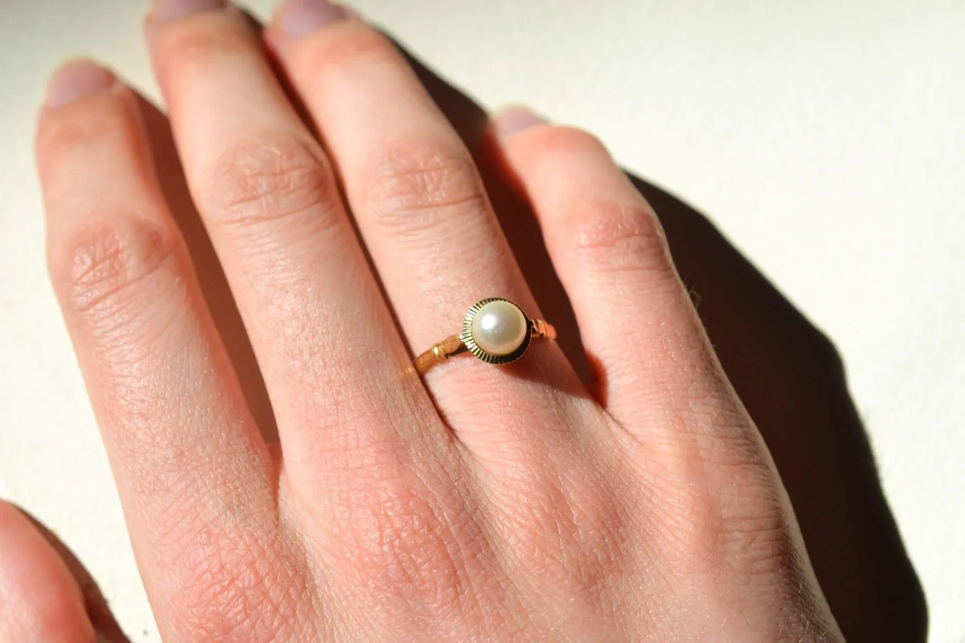 Bague solitaire en or jaune et perle de culture sold by 58 Facettes product image thumbnail 2