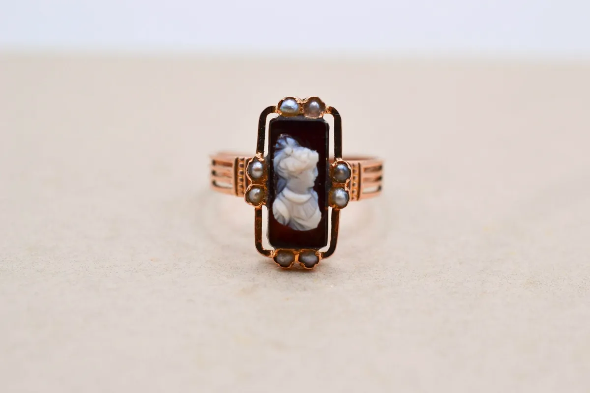 Bague camée en or rose 18 carats et perles made by 58 Facettes