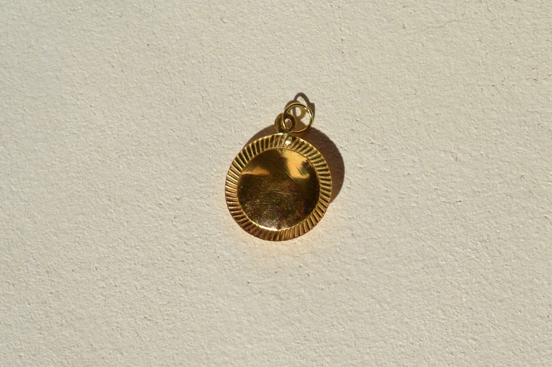 Pendentif œil protecteur en or jaune 18 carats et pierre bleue sold by 58 Facettes product image thumbnail 4