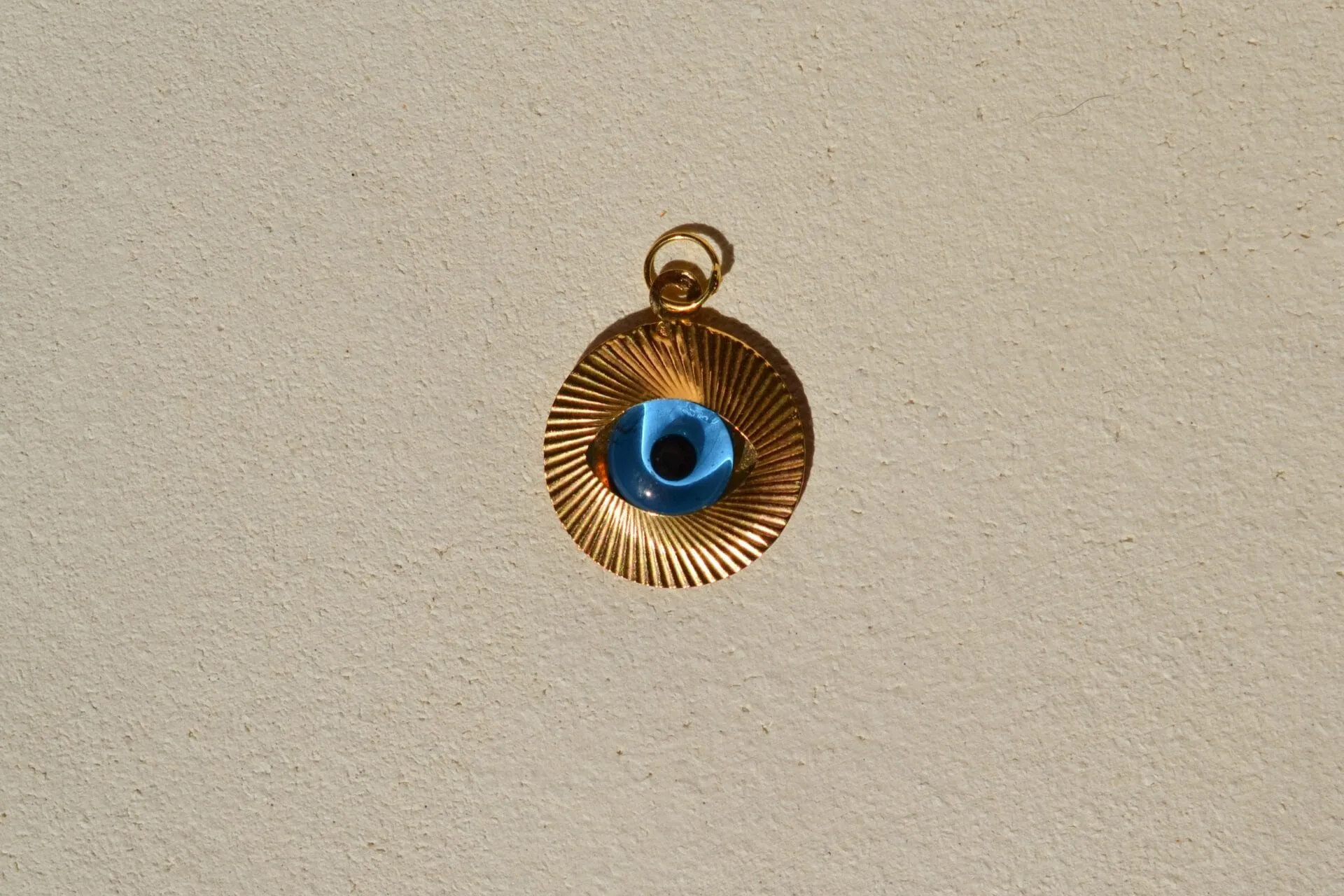 Pendentif œil protecteur en or jaune 18 carats et pierre bleue sold by 58 Facettes