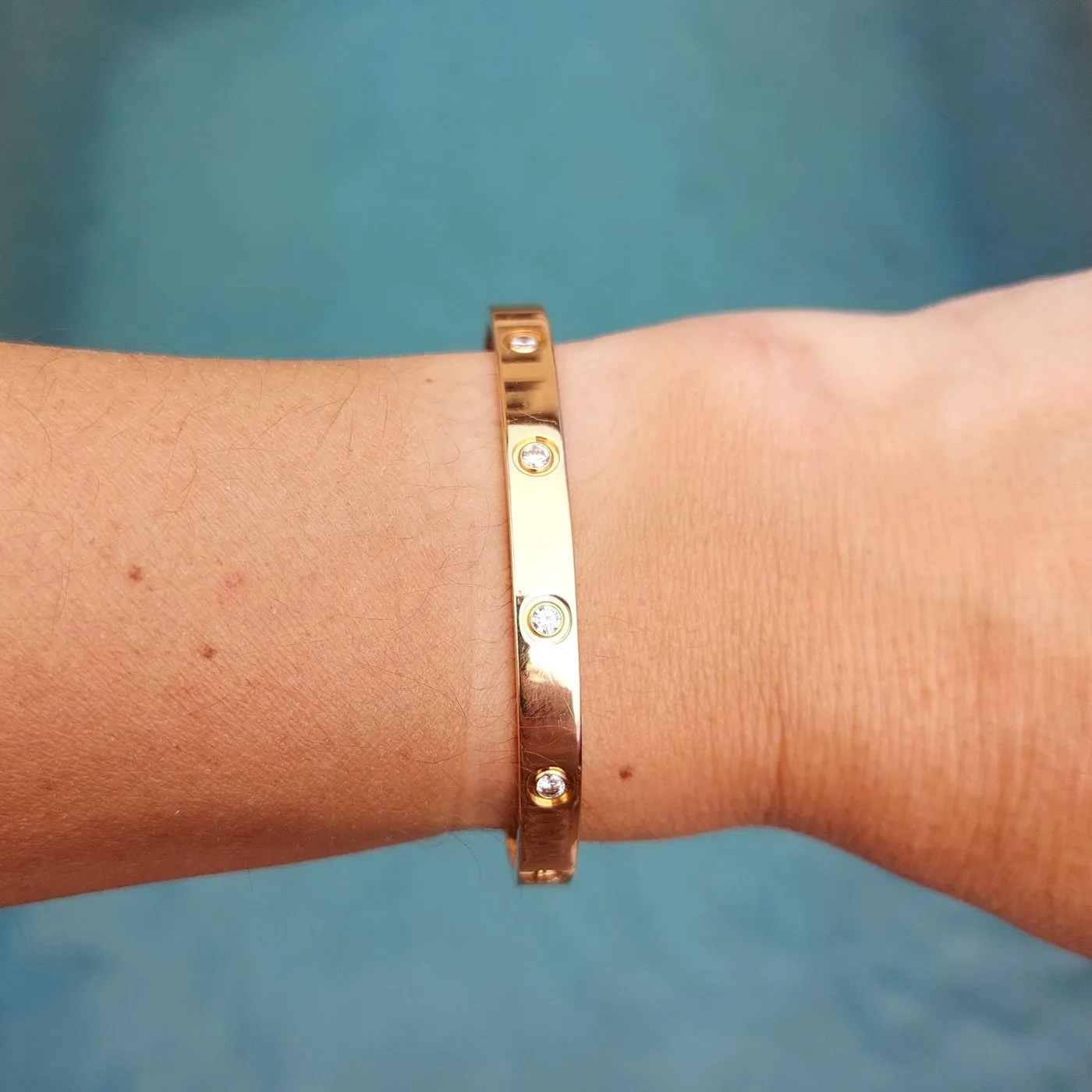 Cartier Love - Bracelet en or jaune 18k et diamants sold by 58 Facettes product image thumbnail 5