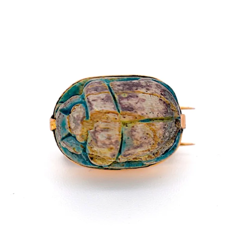 Égypte ancienne - Broche scarabée en or avec hiéroglyphes made by 58 Facettes