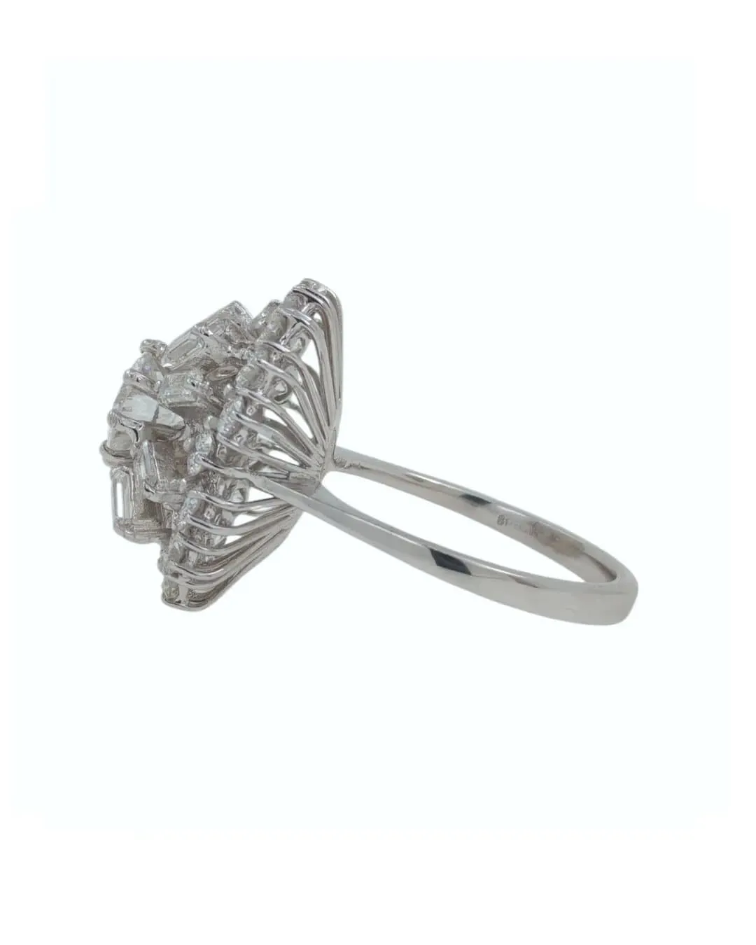 Bague en or blanc 18 kt avec diamants ronds et baguette sold by 58 Facettes product image thumbnail 4