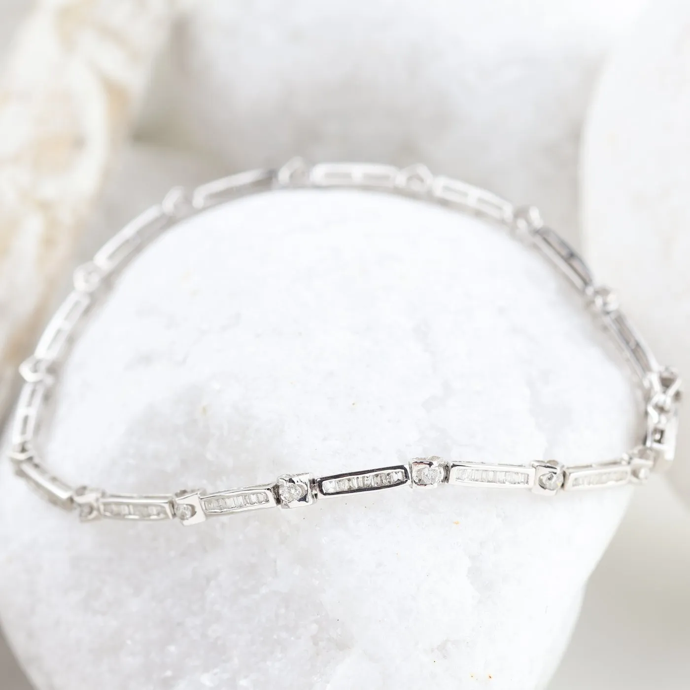 Bracelet en or blanc 18K et diamants 1,06 ct sold by 58 Facettes product image thumbnail 2