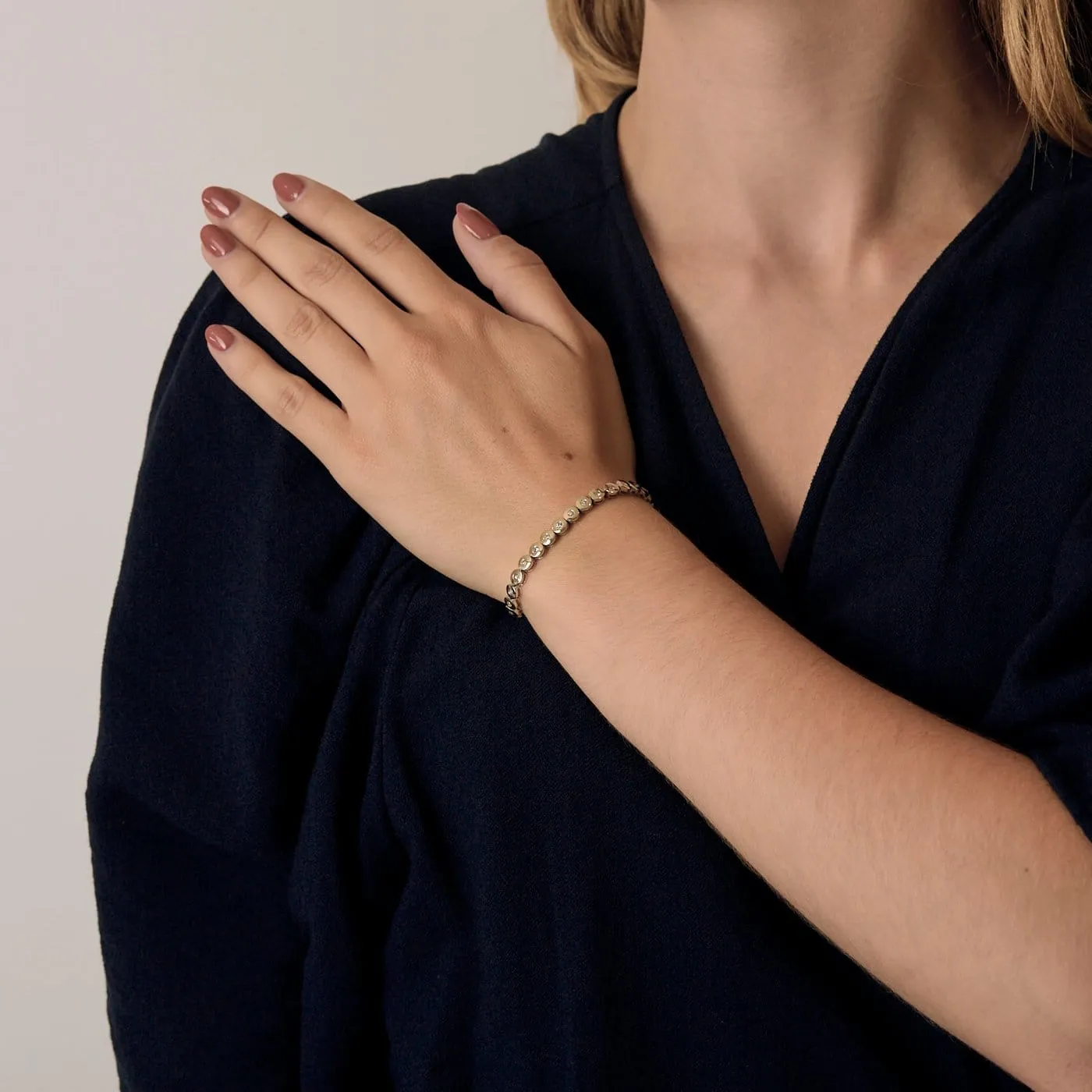 Bracelet ligne en or blanc et diamants sold by 58 Facettes product image thumbnail 2