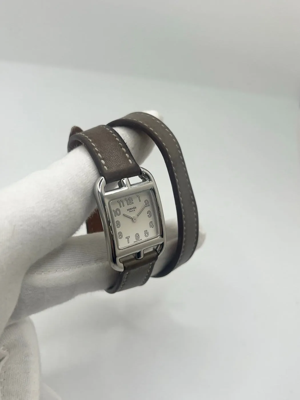 Hermès Cape Cod - Montre en acier bracelet cuir sold by 58 Facettes product image thumbnail 4