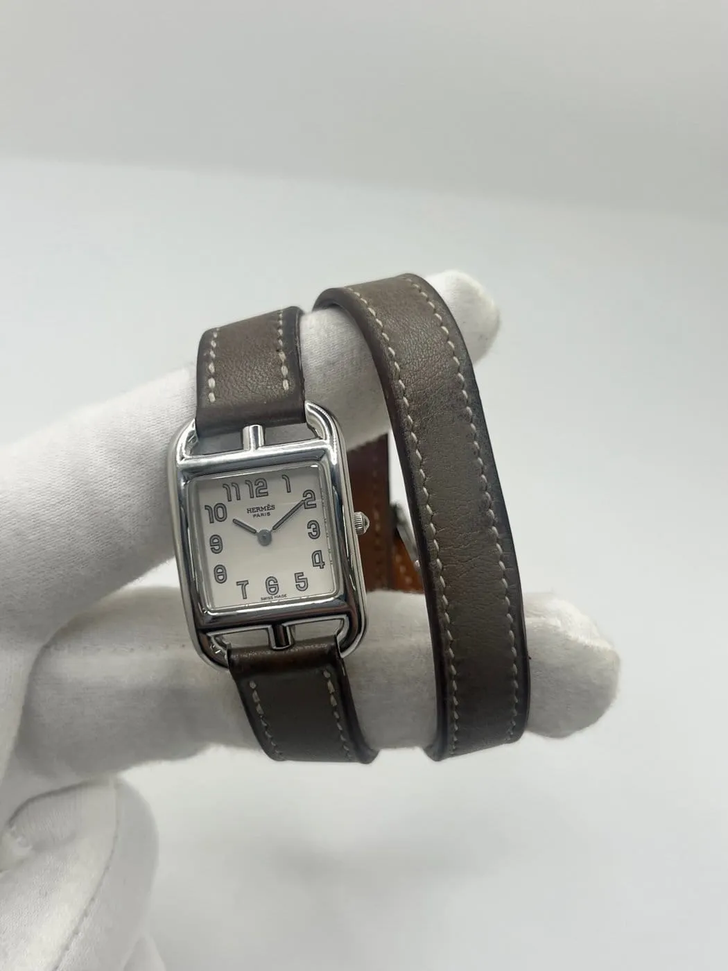Hermès Cape Cod - Montre en acier bracelet cuir sold by 58 Facettes product image thumbnail 2