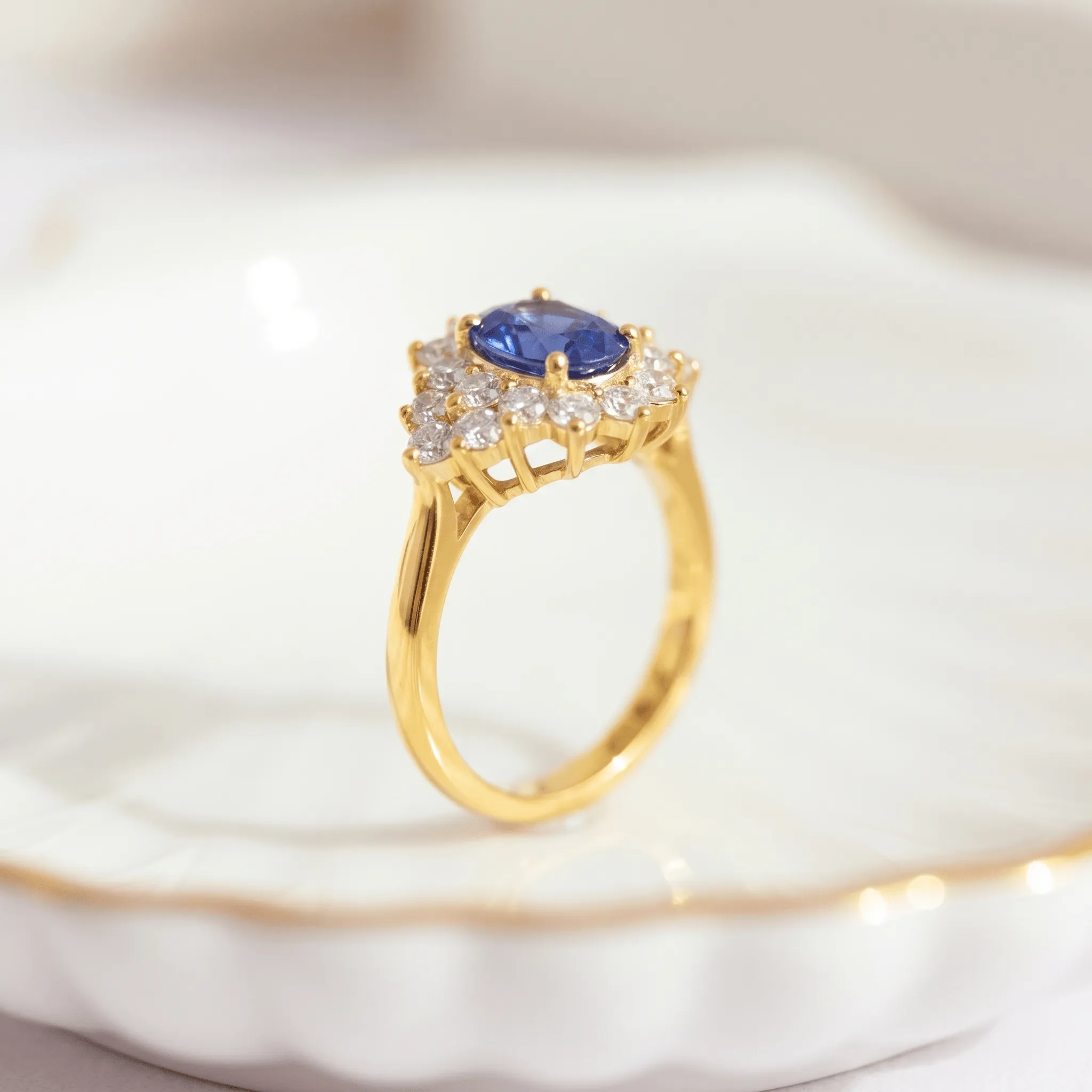 Bague en or jaune avec saphir et diamants sold by 58 Facettes product image thumbnail 4