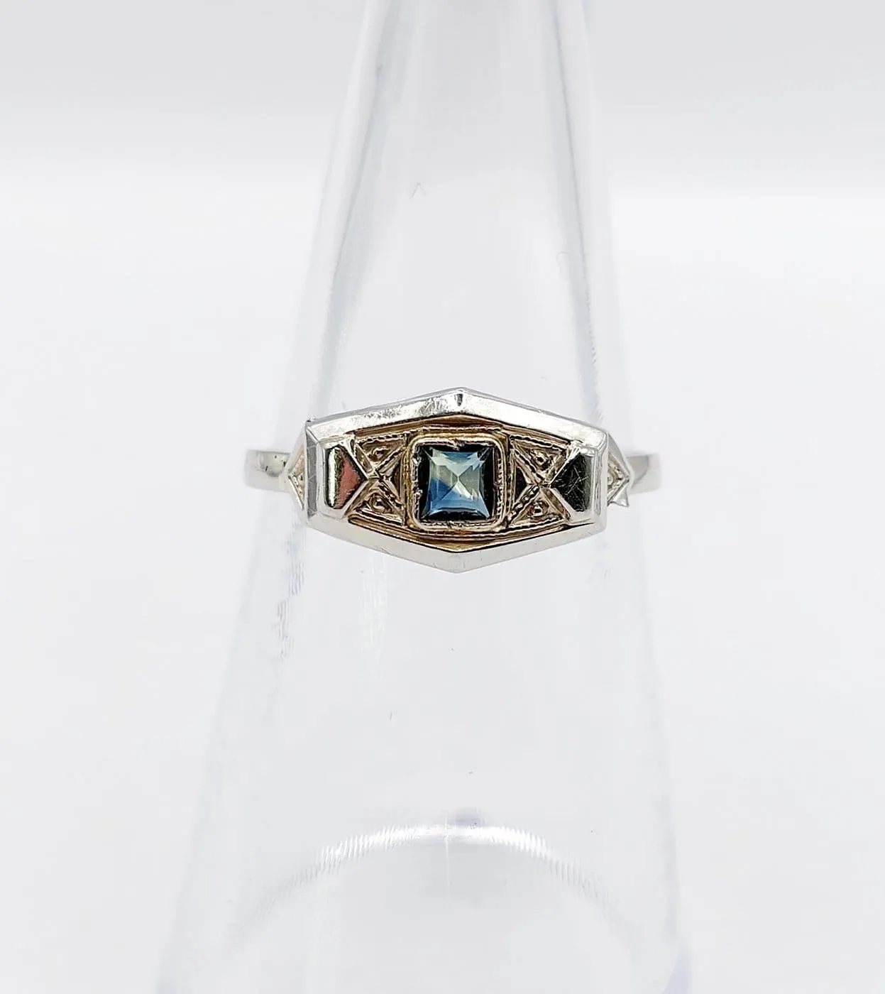Bague Tank Art déco en or 18k et saphir sold by 58 Facettes product image thumbnail 5