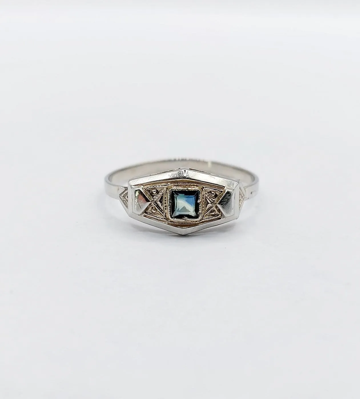 Bague Tank Art déco en or 18k et saphir sold by 58 Facettes product image thumbnail 4