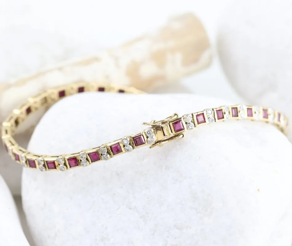 Bracelet vintage en or jaune 18K, rubis et diamants made by 58 Facettes