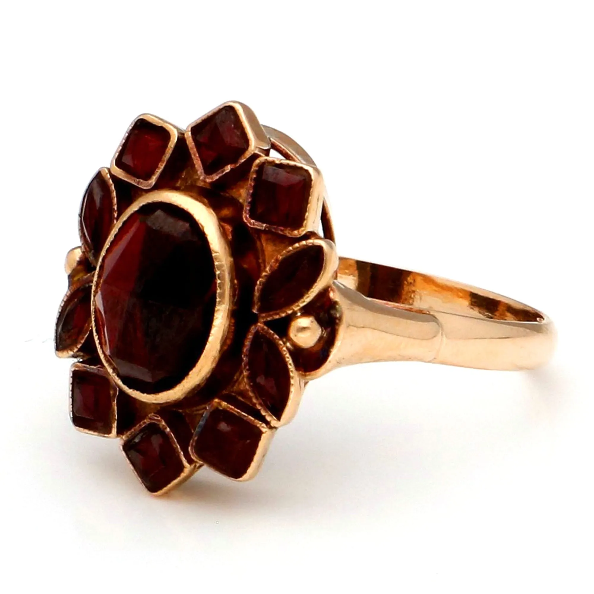 Bague cluster vintage en or 14 carats et grenats sold by 58 Facettes product image thumbnail 2