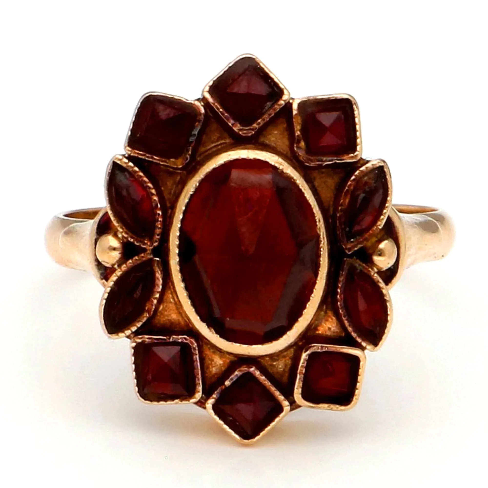Bague cluster vintage en or 14 carats et grenats sold by 58 Facettes