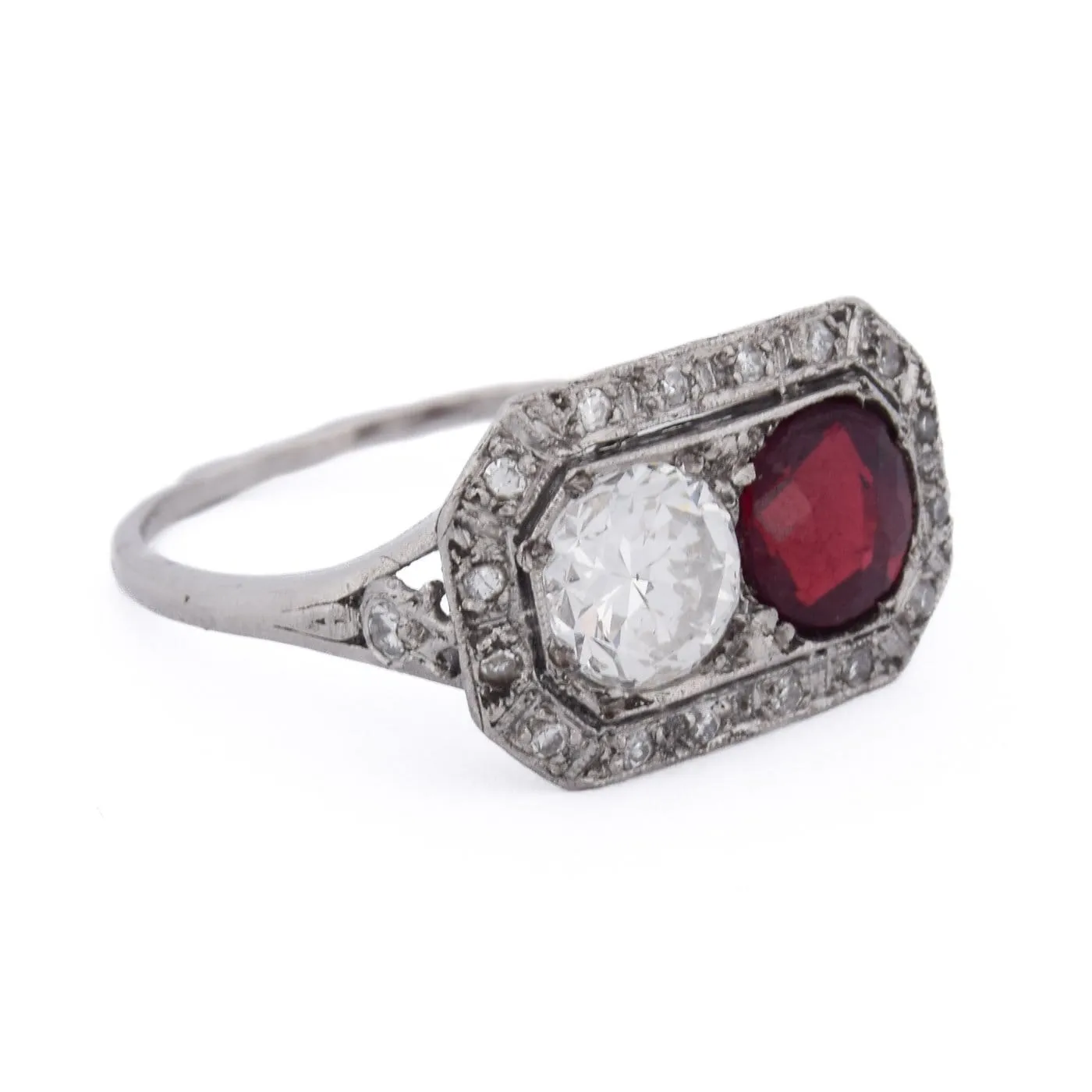 Bague Art déco en platine avec rubis et diamants sold by 58 Facettes product image thumbnail 3