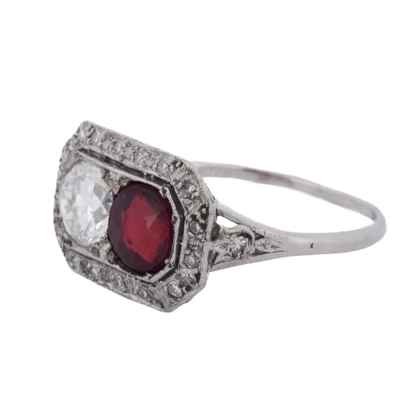 Bague Art déco en platine avec rubis et diamants sold by 58 Facettes product image thumbnail 4
