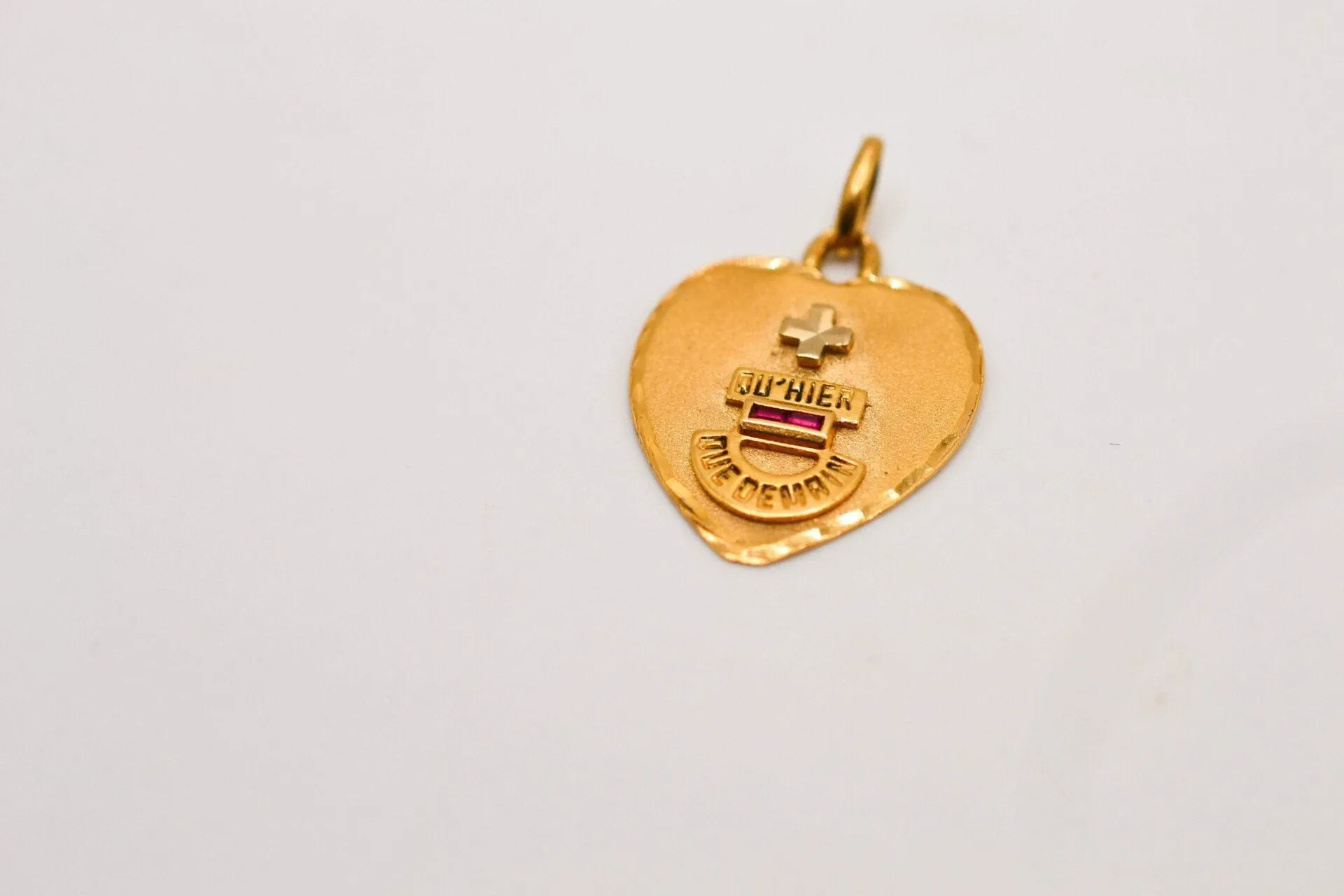 AUGIS - Médaille cœur en or jaune 18 carats et rubis sold by 58 Facettes product image thumbnail 2