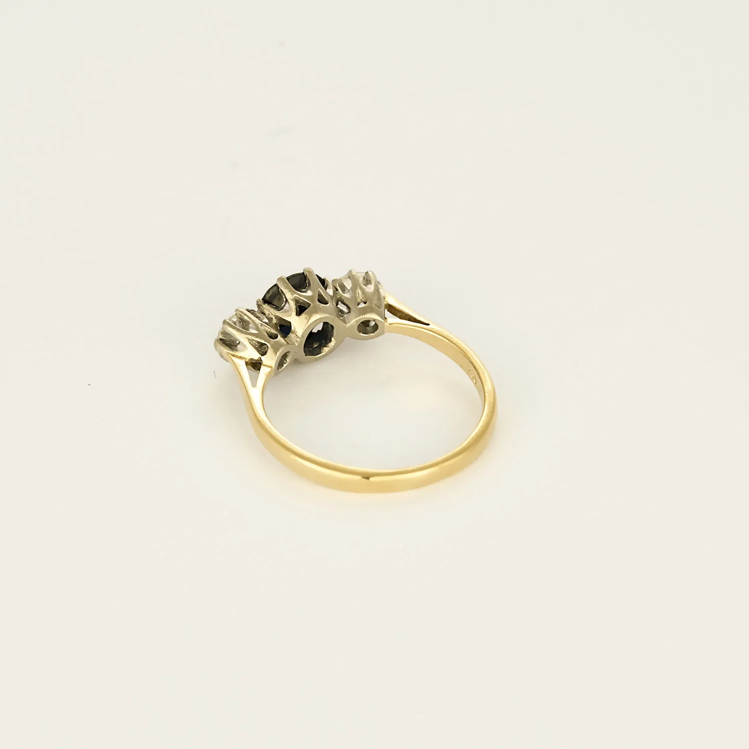 Bague en or gris saphir et diamants sold by 58 Facettes product image thumbnail 5
