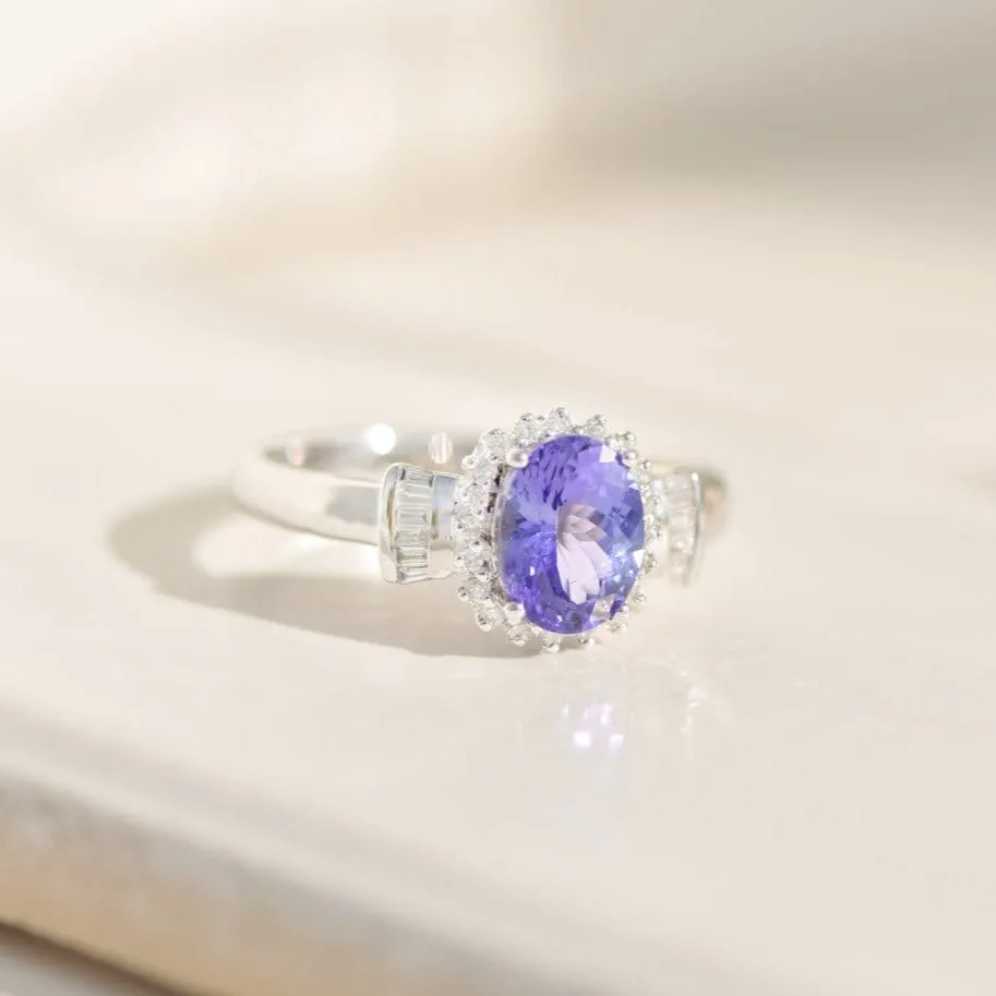 Bague entourage en or blanc 18K avec tanzanite et diamants sold by 58 Facettes product image thumbnail 3